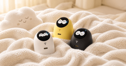 Cargador rápido 45W con carita animada en blanco, amarillo y negro